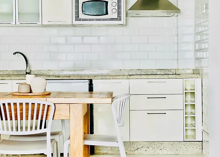 Canaryislandshost L Lava Y Mar Lanzarote *